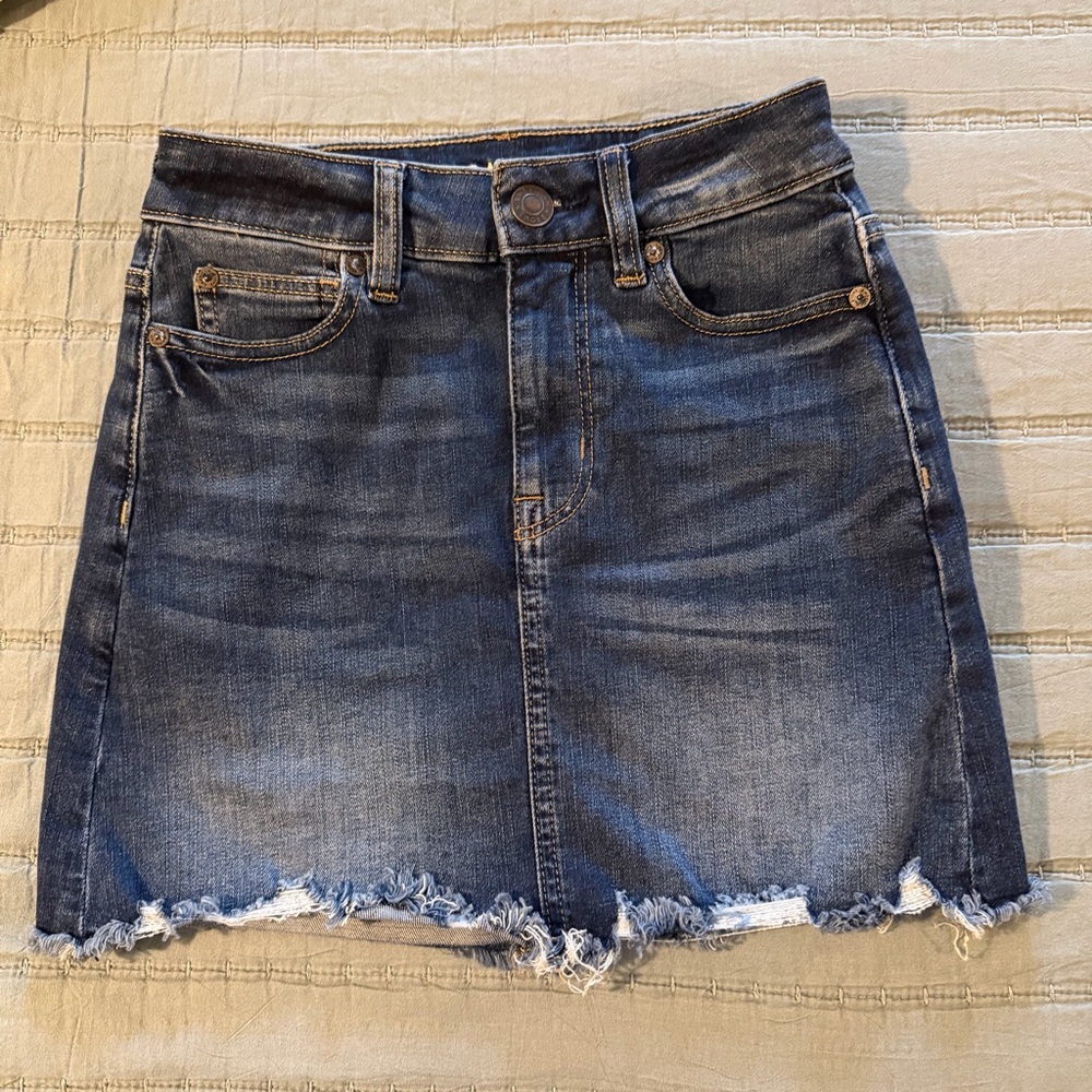 American Eagle Hi-Rise Mini Denim Skirt Dark Wash Frayed Hem‎ Size 00 Next Level